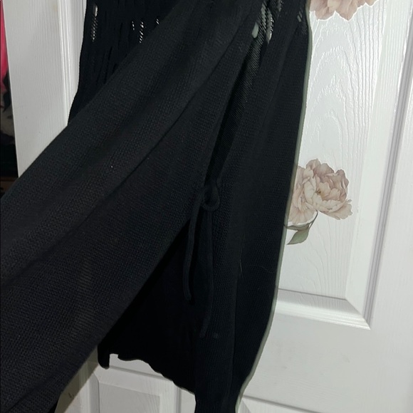 Elegant Black Shawl poncho Top - Picture 6 of 6